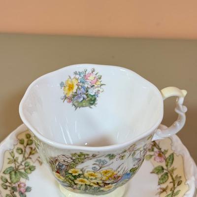 LOT 75D: Royal Doulton Brambley Hedge Gift Collection: Four Seasons Afternoon Tea Set & Set of Books