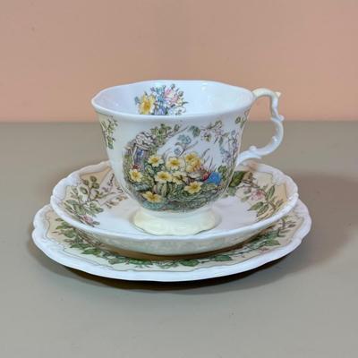 LOT 75D: Royal Doulton Brambley Hedge Gift Collection: Four Seasons Afternoon Tea Set & Set of Books