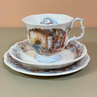 LOT 75D: Royal Doulton Brambley Hedge Gift Collection: Four Seasons Afternoon Tea Set & Set of Books