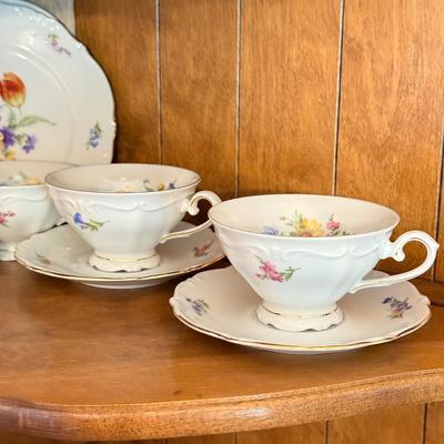 LOT 76D: Vintage Bavaria Western German Tea Set