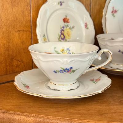 LOT 76D: Vintage Bavaria Western German Tea Set
