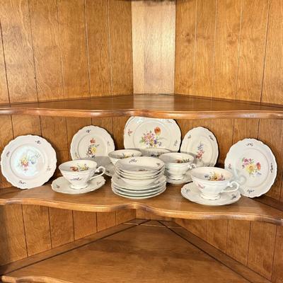 LOT 76D: Vintage Bavaria Western German Tea Set
