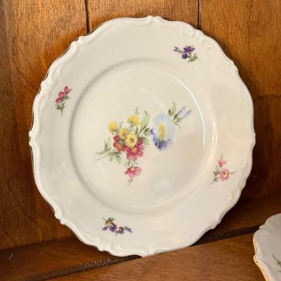 LOT 76D: Vintage Bavaria Western German Tea Set