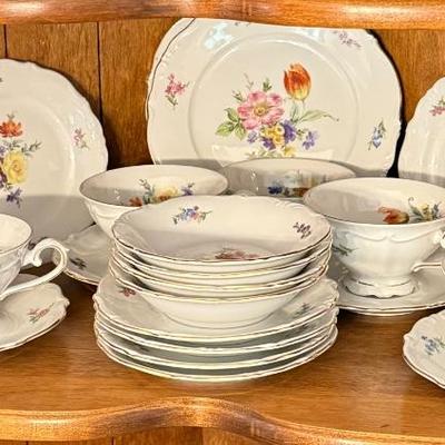 LOT 76D: Vintage Bavaria Western German Tea Set