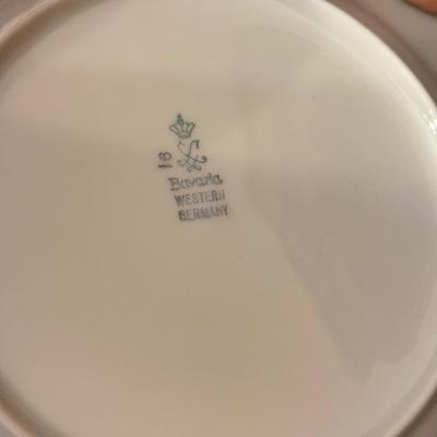 LOT 76D: Vintage Bavaria Western German Tea Set