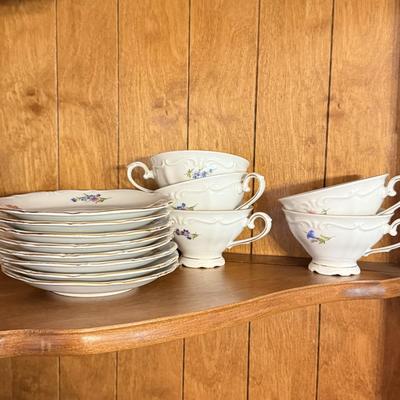 LOT 76D: Vintage Bavaria Western German Tea Set