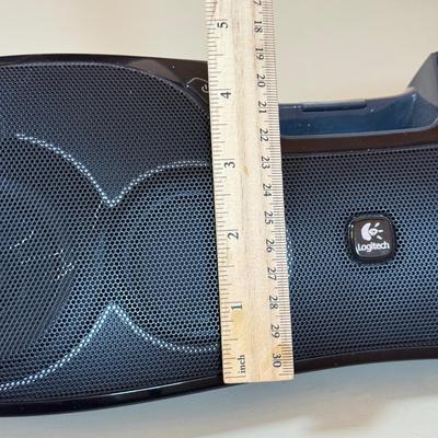 LOT 77D: Logitech iPod Dock / Rechargeable SpeakerS715i