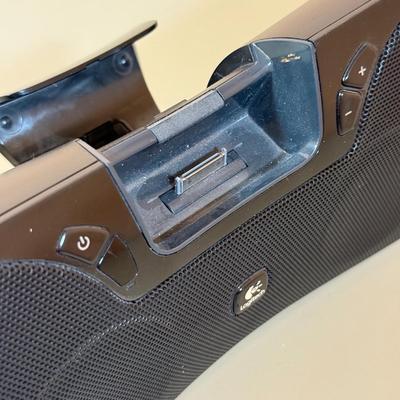 LOT 77D: Logitech iPod Dock / Rechargeable SpeakerS715i
