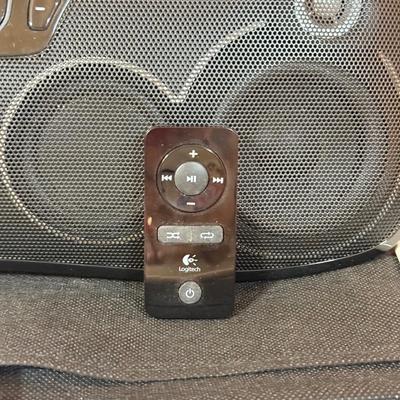 LOT 77D: Logitech iPod Dock / Rechargeable SpeakerS715i