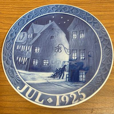 LOT 90D: Large Collection Of Vintage Royal Copenhagen Holiday & Mother's Day Plates, Dated From 1925 & 1960's - 1980