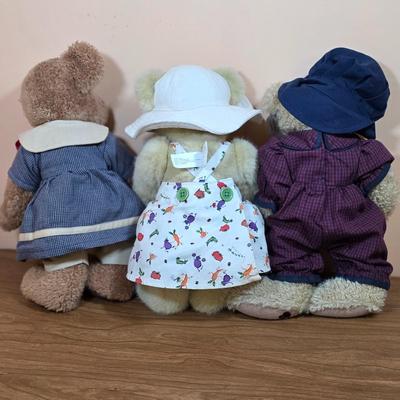 LOT 97F: Vintage Teddy Bear Collection Ashton Drake, Boyd & North American Bear Co, 1996 Ashton Drake Galleries...