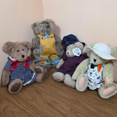 LOT 97F: Vintage Teddy Bear Collection Ashton Drake, Boyd & North American Bear Co, 1996 Ashton Drake Galleries...