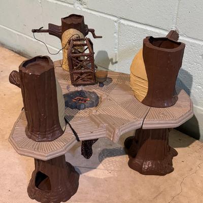 LOT 125 B: Action Play Set
