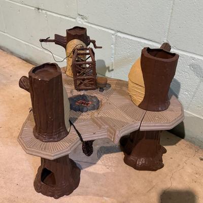 LOT 125 B: Action Play Set