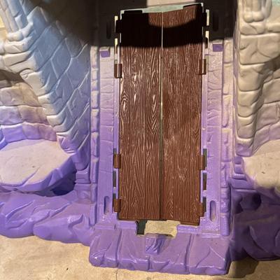 LOT 126B: Action Play Set Castle