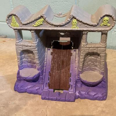 LOT 126B: Action Play Set Castle