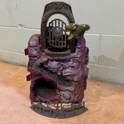 LOT 127B: Action Play Set Castle with Serpent