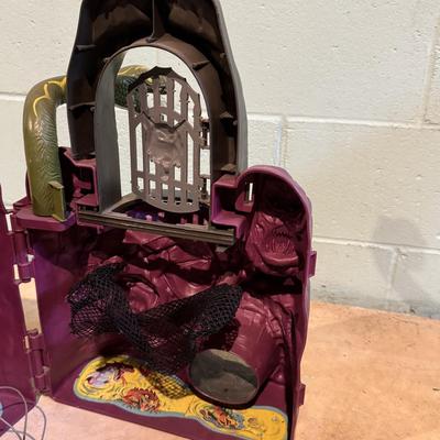 LOT 127B: Action Play Set Castle with Serpent