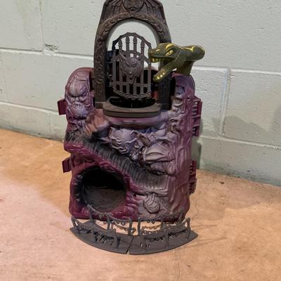 LOT 127B: Action Play Set Castle with Serpent