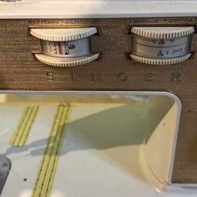 LOT 130B: Singer Touch & Sew Deluxe Zig Zag Sewing Machine Model 750 w/ Case