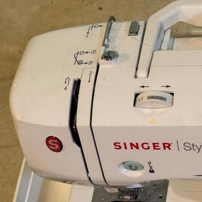 LOT 131B: Singer Sewing Machine Model 725B with Case & Accessories