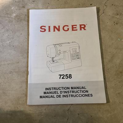 LOT 131B: Singer Sewing Machine Model 725B with Case & Accessories