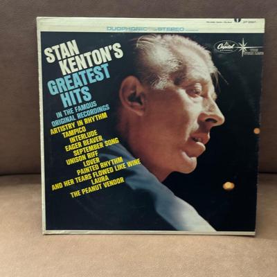 LOT 139F: Vinyl Record Collection