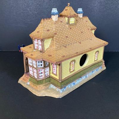 LOT 246: Decorative Villages - Dept. 56, Lemax and Victorian Village - "Knottinghill Church", Mill Creek Crossing, Garage...