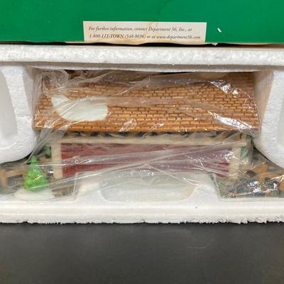 LOT 246: Decorative Villages - Dept. 56, Lemax and Victorian Village - "Knottinghill Church", Mill Creek Crossing, Garage...