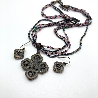 LOT 249: Premier and Made in Murano Glass Seed Bead Pendant Jewelry Collection