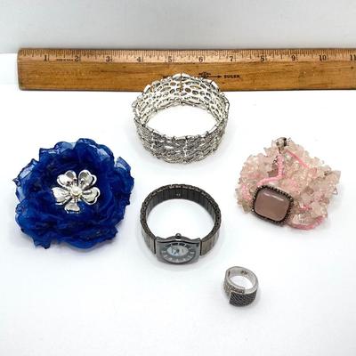 LOT 251: Collection of Fashion Jewelry - Ellen Tracy and More