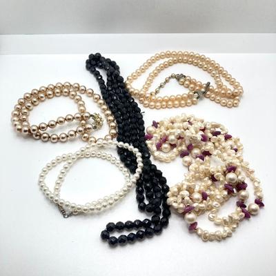 LOT 252: Faux Pearl, Faceted and Beaded Necklace Collection