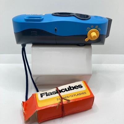 LOT 266: Vintage Viewfinders / Reels, Flash Bulbs, Polaroid Instant Pocket Camera and Sunset Quartzette 67 Lamp in Original Box