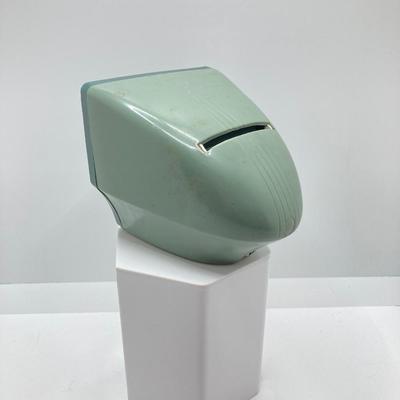 LOT 266: Vintage Viewfinders / Reels, Flash Bulbs, Polaroid Instant Pocket Camera and Sunset Quartzette 67 Lamp in Original Box