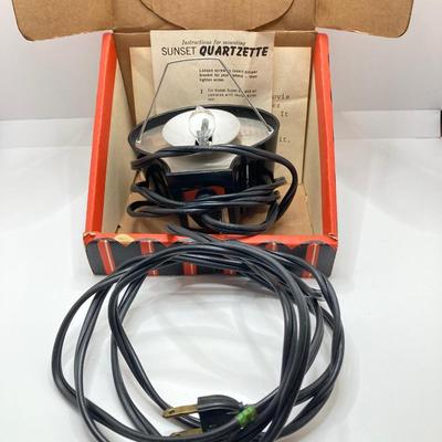 LOT 266: Vintage Viewfinders / Reels, Flash Bulbs, Polaroid Instant Pocket Camera and Sunset Quartzette 67 Lamp in Original Box