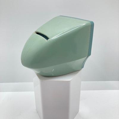 LOT 266: Vintage Viewfinders / Reels, Flash Bulbs, Polaroid Instant Pocket Camera and Sunset Quartzette 67 Lamp in Original Box