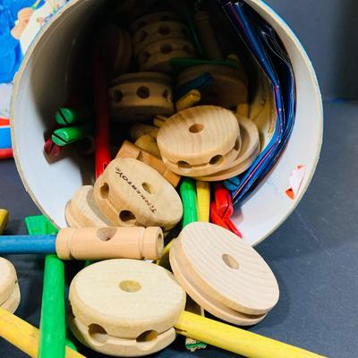 LOT 279 Vintage Tinkertoy Construction Sets, Giant Picture Dominoes and a Lincoln Log Contianer.