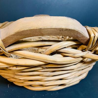 LOT 284: Bee-utful Rustic Collection of Bee Inspired Baskets, Plushes, Honey Pot, Woven Hive and Much More