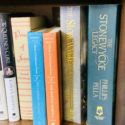 LOT 293: Large Selection of Children's Literature /Books for the Older Reader