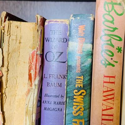 LOT 293: Large Selection of Children's Literature /Books for the Older Reader