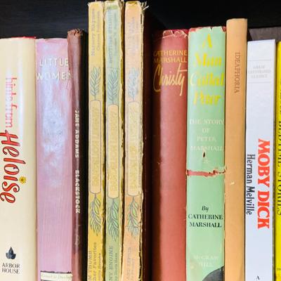 LOT 293: Large Selection of Children's Literature /Books for the Older Reader