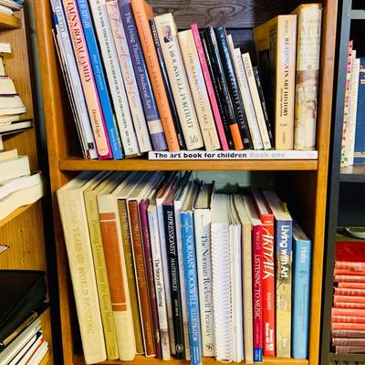 LOT 294: Large Assortment of Art Books