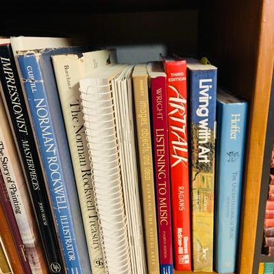 LOT 294: Large Assortment of Art Books