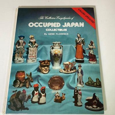 LOT 321: Banker's Desk Lamp with Informative Collectors Books