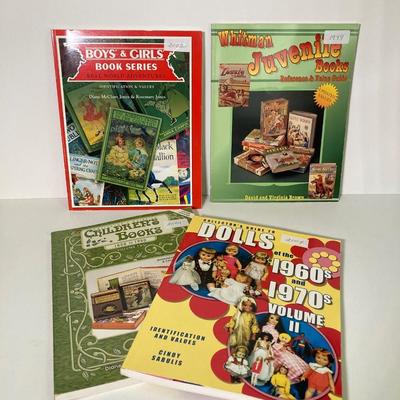 LOT 321: Banker's Desk Lamp with Informative Collectors Books