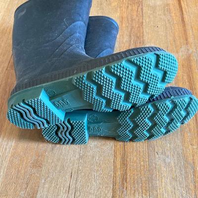 LOT 322: Fly Fishing Vests and Pair of Sz 8.5 Rubber Boots