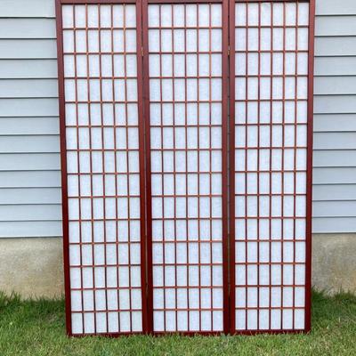 LOT 323: Pair of Wooden 3 Panel Privacy Room Dividers