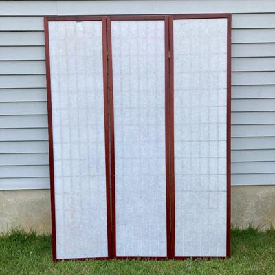 LOT 323: Pair of Wooden 3 Panel Privacy Room Dividers