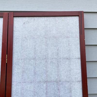 LOT 323: Pair of Wooden 3 Panel Privacy Room Dividers