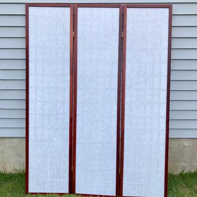 LOT 323: Pair of Wooden 3 Panel Privacy Room Dividers